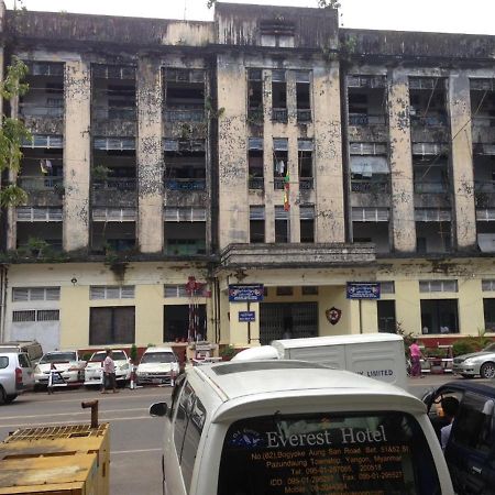 Everest Hotel Yangon Extérieur photo