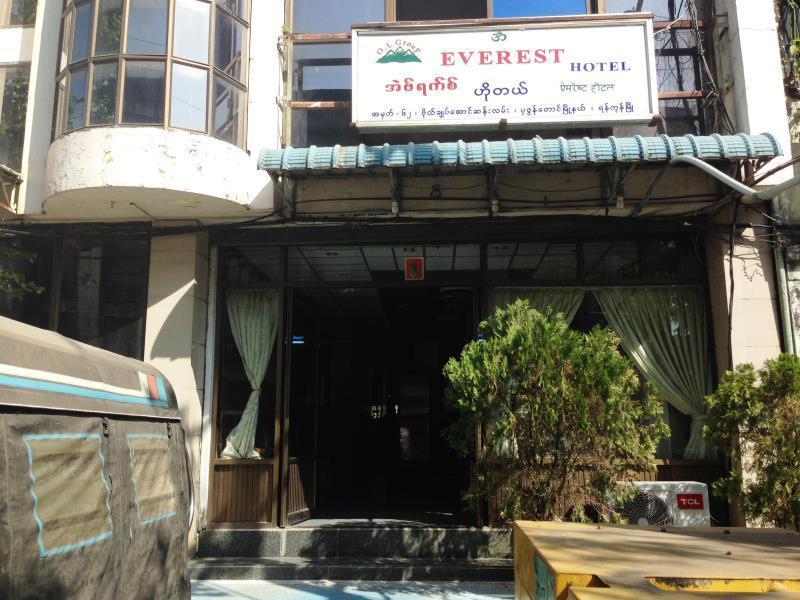 Everest Hotel Yangon Extérieur photo