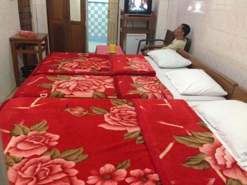 Everest Hotel Yangon Extérieur photo