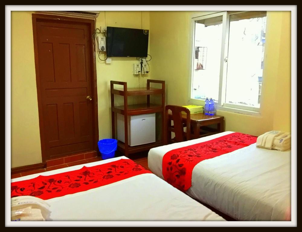 Everest Hotel Yangon Extérieur photo