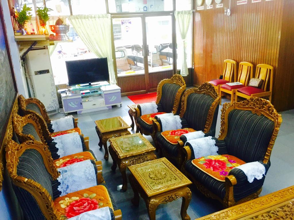 Everest Hotel Yangon Extérieur photo