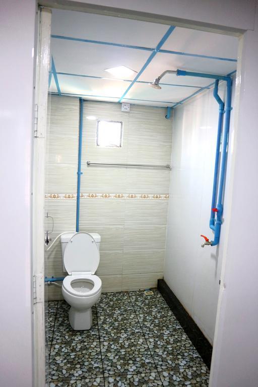 Everest Hotel Yangon Extérieur photo