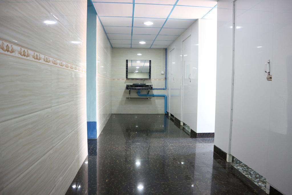 Everest Hotel Yangon Extérieur photo
