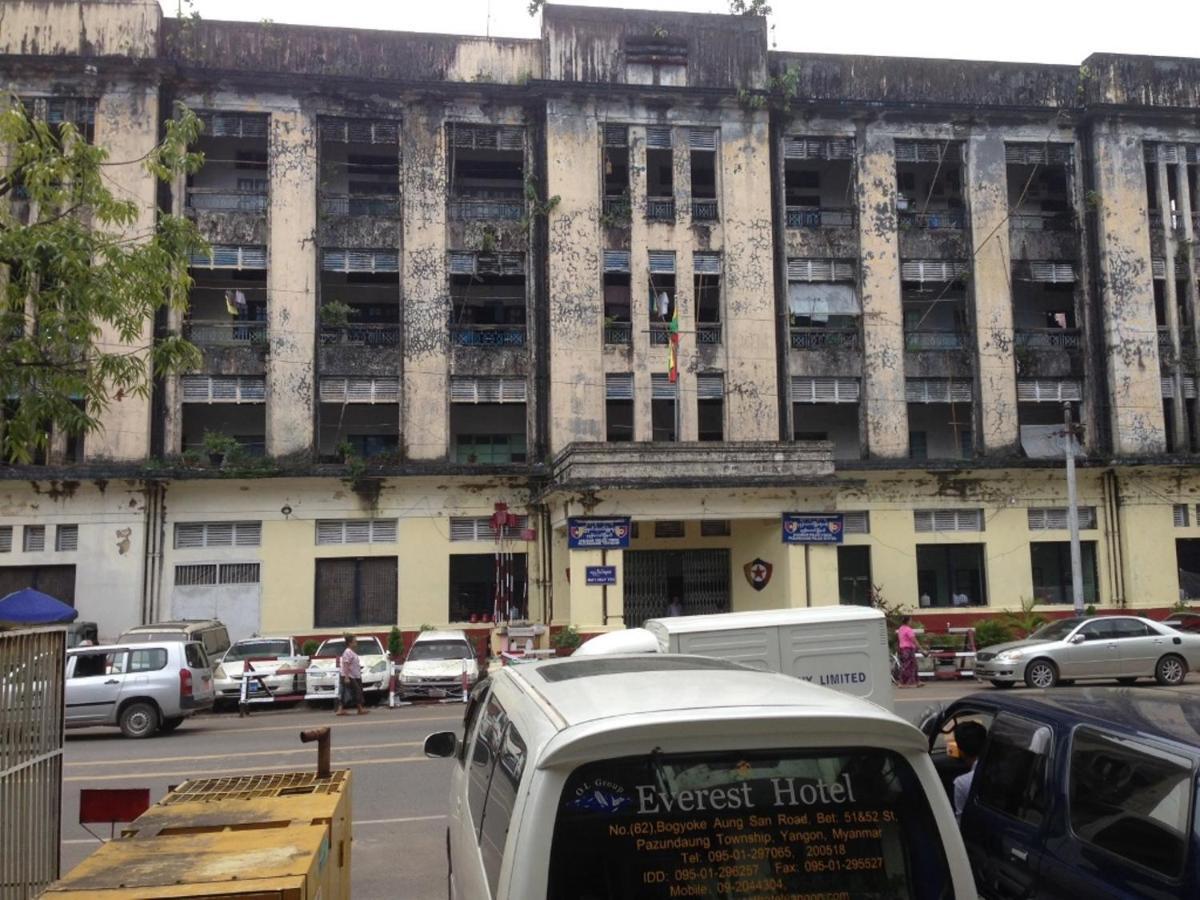 Everest Hotel Yangon Extérieur photo